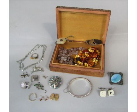 Mixed lot of jewellery to include a small quantity of 9ct items; a pair of garnet stud earrings, a single cufflink and a ring