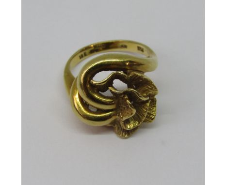18ct stylised floral dress ring, size M, 8.7g 