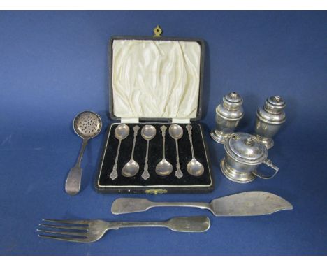 Mixed collection of silver comprising a three piece cruet set comprising baluster pepper and salt, lidded mustard with blue g
