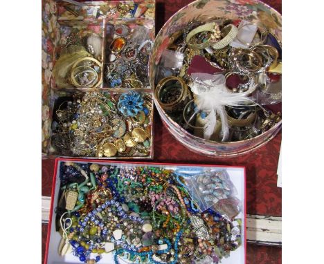 Extensive and varied collection of vintage and later costume jewellery to include numerous bangles (three boxes) 