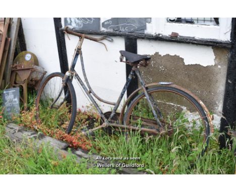 DUNLOP VINTAGE BICYCLE (IN NEED OF RESTORATION)