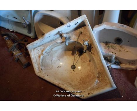 CIRCA 1902 PORCELAIN CORNER SINK COMPLETE WITH TAPS AND CAST IRON BRACKET 