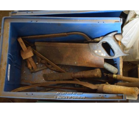 PLASTIC CRATE CONTAINING VINTAGE HAND TOOLS