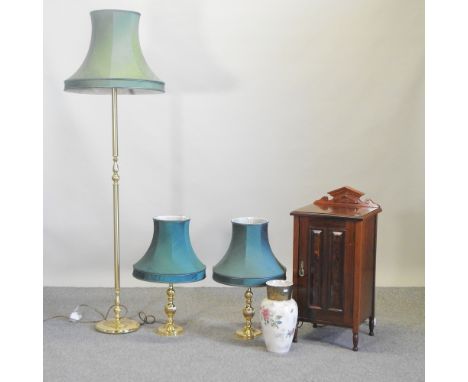 An Edwardian mahogany pot cupboard, 40cm, together with a pair of table lamps, a standard lamp and a vase