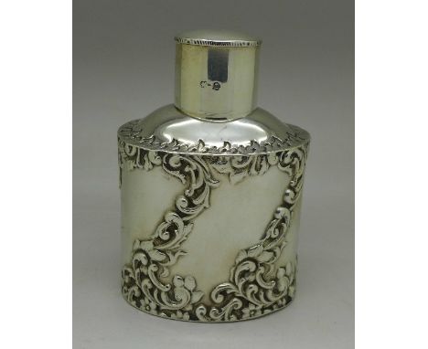 A silver tea caddy, Birmingham 1899, 104g