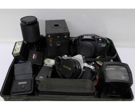 A Pentax ME Super camera, a Nikaiyo camera, a Kodak Hawkeye camera, a Sirius f=80-200mm lens, a Zeiss lens, a/f, etc.