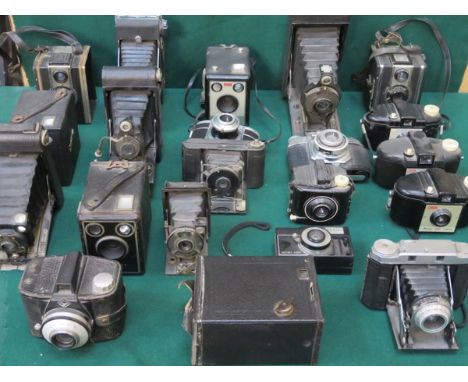 PARCEL OF TWENTY-PLUS VARIOUS VINTAGE CAMERAS - SOME AT FAULT 