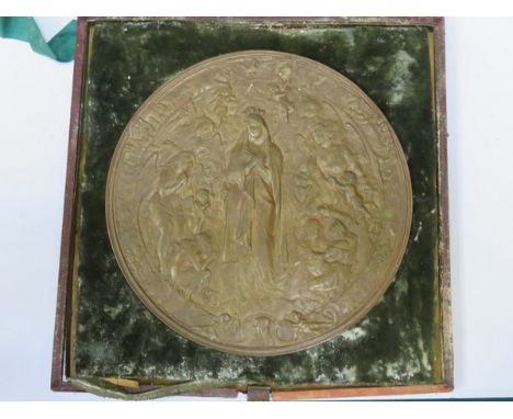 CASED VICTORIAN BRONZE EFFECT COMMEMORATIVE MEDALLION DEPICTING RELIGIOUS SCENES - CASE A/F 