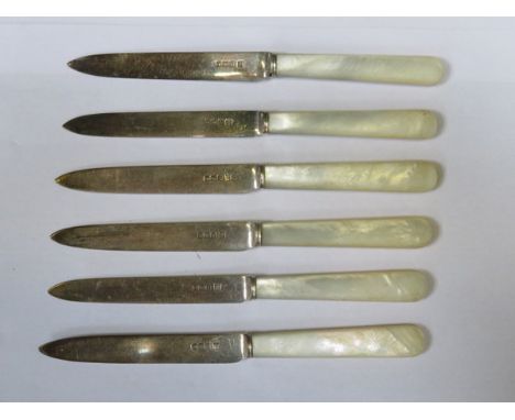 SET OF MOTHER OF PEARL HANDLED HALLMARKED SILVER FRUIT KNIVES, SHEFFIELD ASSAY DATED 1926 BY COPPER BROS & SONS 