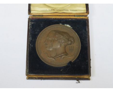 CASED BRONZE COMMEMORATIVE MEDALLION DATED 1851 - PRIZE MEDAL OF THE EXHIBITION (CASE AT FAULT)