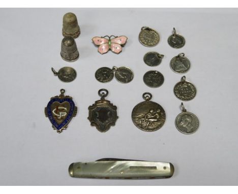 MIXED LOT INCLUDING ENAMELLED SILVER FOB, OTHER SILVER FOBS, MOTHER OF PEARL PENKNIFE, THIMBLES, ENAMELLED BUTTERFLY BROOCH E