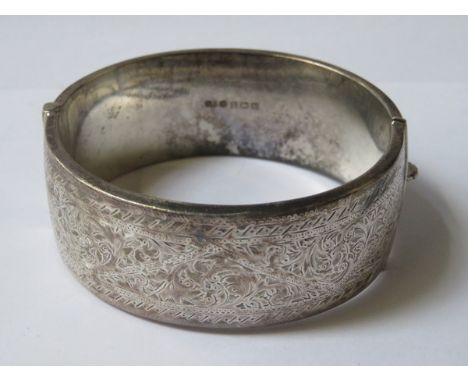 HALLMARKED SILVER SNAP BANGLE, BIRMINGHAM ASSAY, DATED 1948, BY SMITH & PEPPER LTD, APPROXIMATELY 41g 