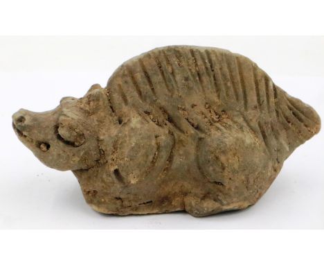 A Song Dynasty clay formed zoomorphic figure, L: 15 cm, H: 8 cm. P&P Group 2 (£18+VAT for the first lot and £3+VAT for subseq