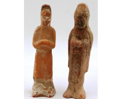 Two Tang Dynasty terracotta guardians, each of a standing priestess, each H: 22 cm. P&P Group 3 (£25+VAT for the first lot an