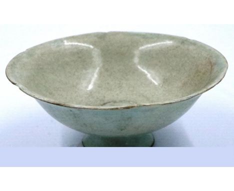 A Ming Dynasty glazed bowl, having a shaped rim and flared foot, D: 11 cm, H: 5 cm. P&P Group 2 (£18+VAT for the first lot an