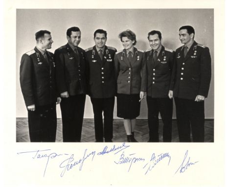 RUSSIAN COSMONAUTS: An excellent vintage signed 9.5 x 8 photograph by the six crew members who flew on the Vostok missions in