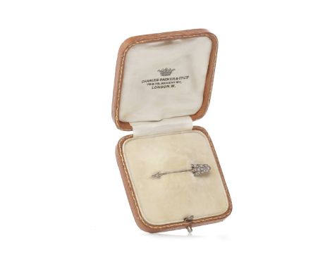 EDWARDIAN DIAMOND SET PINin the form of a diamond set arrow, with diamonds to the terminal feathers and the tip, with millegr