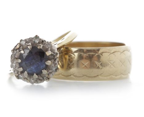 MID TWENTIETH CENTURY SAPPHIRE AND DIAMOND CLUSTER RINGset with a central round sapphire 5.4mm surrounded by round diamonds, 