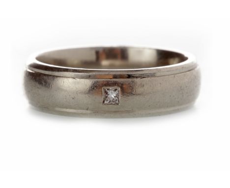 GENTLEMAN'S PLATINUM WEDDING BAND6mm wide, size R-S, 8.3g
