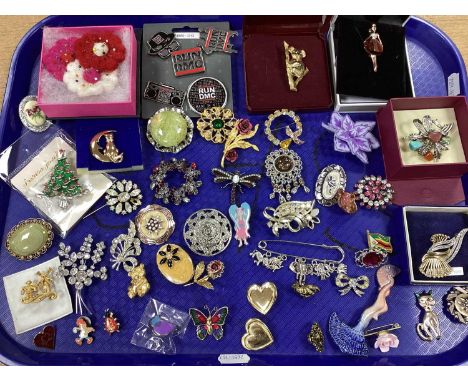 A Collection of Brooches, Pins and Scarf Clips, to include Hollywood Celtic style brooch, Jon Richard ballerina brooch, stone