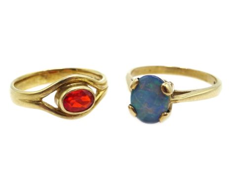 9ct gold fire opal ring, hallmarked and a 9ct gold opal triplet ring, stamped 375 Condition Report & Further Details Approx 5