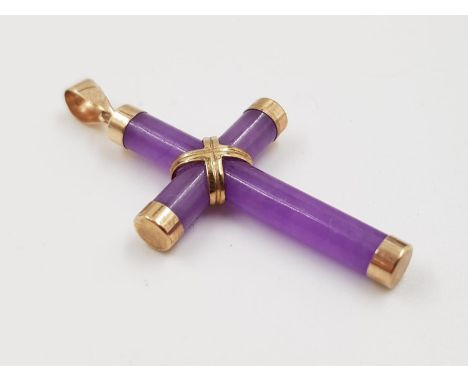 A lavender jade and 9ct gold cross. 2.28g total weight. 