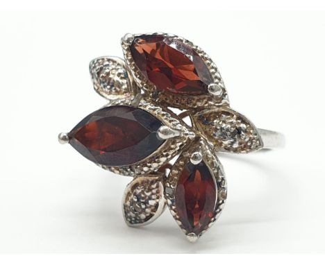 Silver Garnet ring, weight 5.3g and size O 