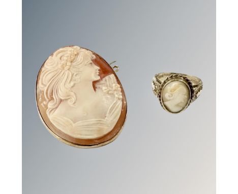 A 9ct gold cameo ring and a 9ct gold cameo brooch. (2) CONDITION REPORT: 13g gross. 