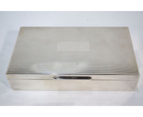 An engine-turned cigarette box, W. T. Toghill & Co., Birmingham 1961, 18.5 cm wide x 10.5 cm deep x 3.8 cm high, 649 grms all