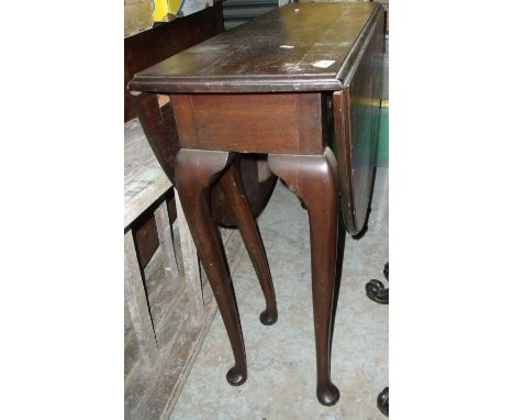 Mahogany gate leg drop leaf table on pad feet 