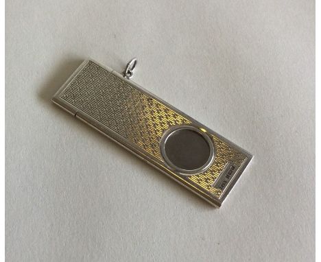 A heavy engine turned silver cigar cutter. Birmingham 1906. By SJ Rose. Approx. 26 grams. Est. £25 - £35.