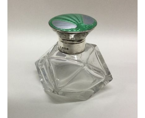 A stylish green enamel scent bottle with silver hinged top. Birmingham 1931. By James Dixon. Est. £60 - £80.