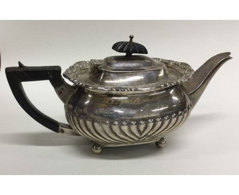 An Edwardian silver bachelor's teapot on ball feet. London. Approx. 300 grams. Est. £150 - £200.