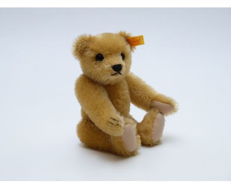 Steiff Classic 1909 Teddy bear with blonde mohair, felt pads, growler and jointed limbs, 24cm tall&nbsp;