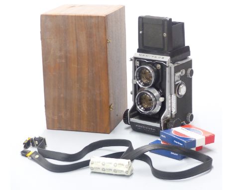 Mamiya C3 Professional TLR camera with 80mm f 2.8 lens, in wooden case with accessories