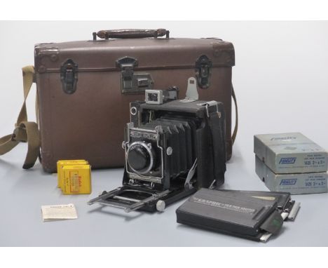 Speed Graphic plate camera with Graflex 101mm f 4.5 lens and rangefinder, in leather case, with film holders and accessories