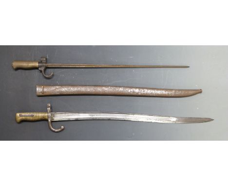 French 1886 pattern Lebel bayonet, blade length 52cm, together with an 1886 Chassepot example with scabbard, blade length 57c