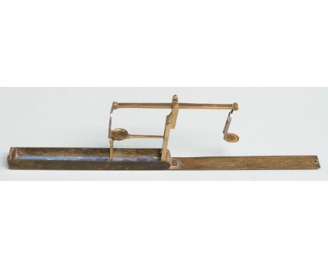 Georgian brass cased&nbsp;folding guinea or similar scale, the case&nbsp;with engraved decoration. L15cm&nbsp;