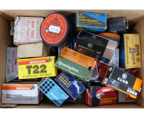 Nine hundred and eleven various .22 rifle cartridges, some in original boxes together with a box of pistol primers. PLEASE NO