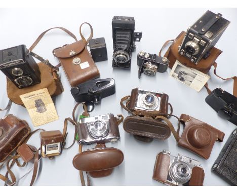 Quantity of vintage cameras including Futura Rangefinder, Kodak Retinette 1A, Zeiss Ikon, Kroll 24, Voigtlander Brilliant TLR