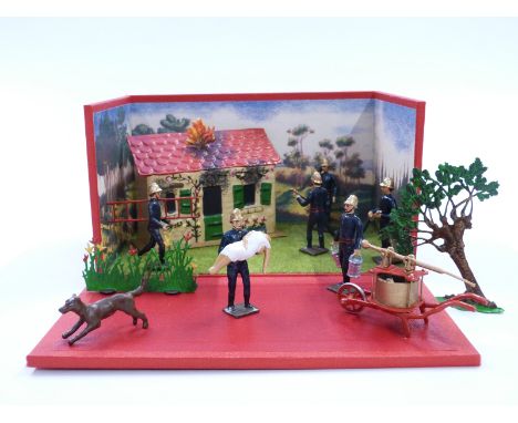 CBG Mignot diorama model Les Pompiers 568, in original display box, 19x12x10.5cm