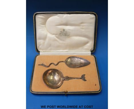 A cased snake-handled spoon and a fish-handled ladle, Edinburgh 1922, maker Brook & Son, (118g)