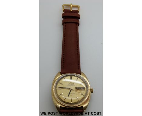 Omega Constellation automatic chronometer gentleman's wristwatch with baton numerals date and day aperture in yellow metal an