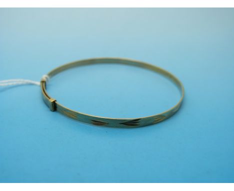 A 9ct gold extending christening bangle 