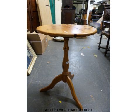 A pine shelf unit and side table