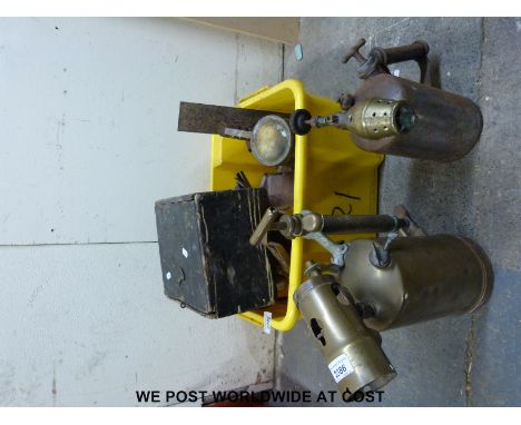 A collection of vintage tools to include woodworking planes, screwdrivers, blowlamps including Primus 607 etc