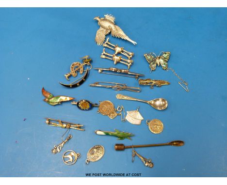 Two white metal brooches marked 925 each in the form of a fox's head and riding crop, white metal brooch marked 925 in the fo