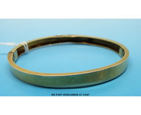 A yellow metal bangle believed to be 15ct (10.7g) 