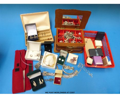 A large collection of silver jewellery to include earrings, bracelet set with semi precious stones, gate bracelet, necklaces,