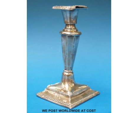 A Victorian hallmarked silver candlestick, Chester 1897 (height 14cm)